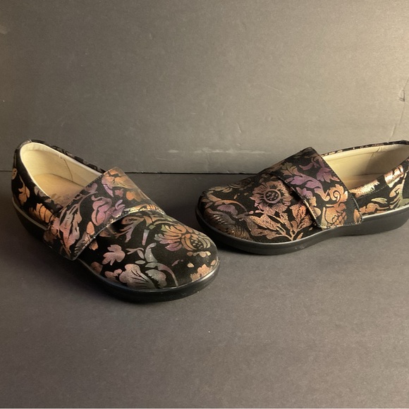 Floral Patterned Loafers - Picture 4 of 6